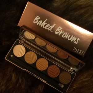 Eye shadow palette